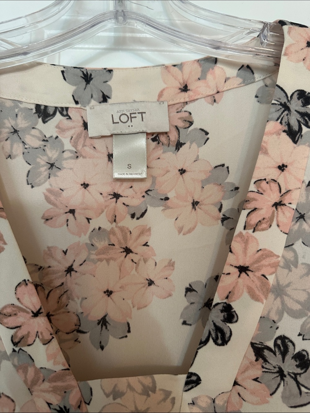 Excellent condition size S Loft blush pink floral tank top. - Picture 2 of 3